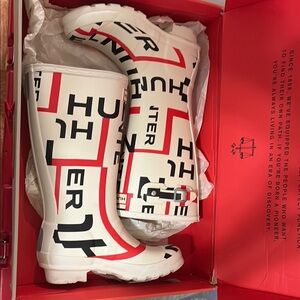 Hunter Kids Logo Red and Black Boots ❤️